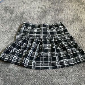 Tillys short plaid ruffle skirt